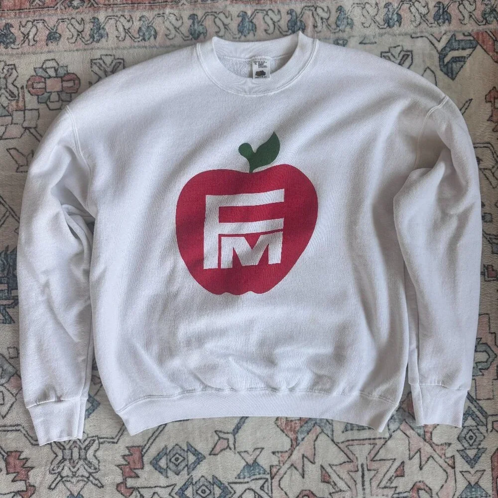 Vintage 90s White FM Apple Sweatshirt - size XLarge